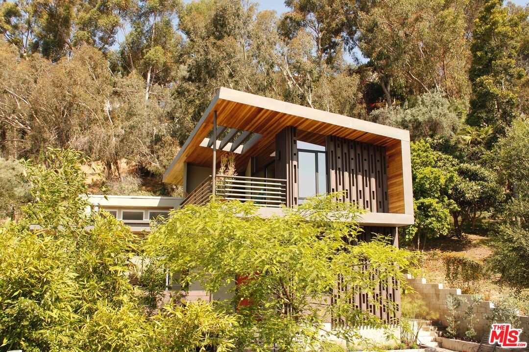 MLS #25543381 image #0