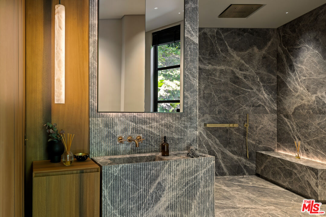 MLS #25543987 image #24