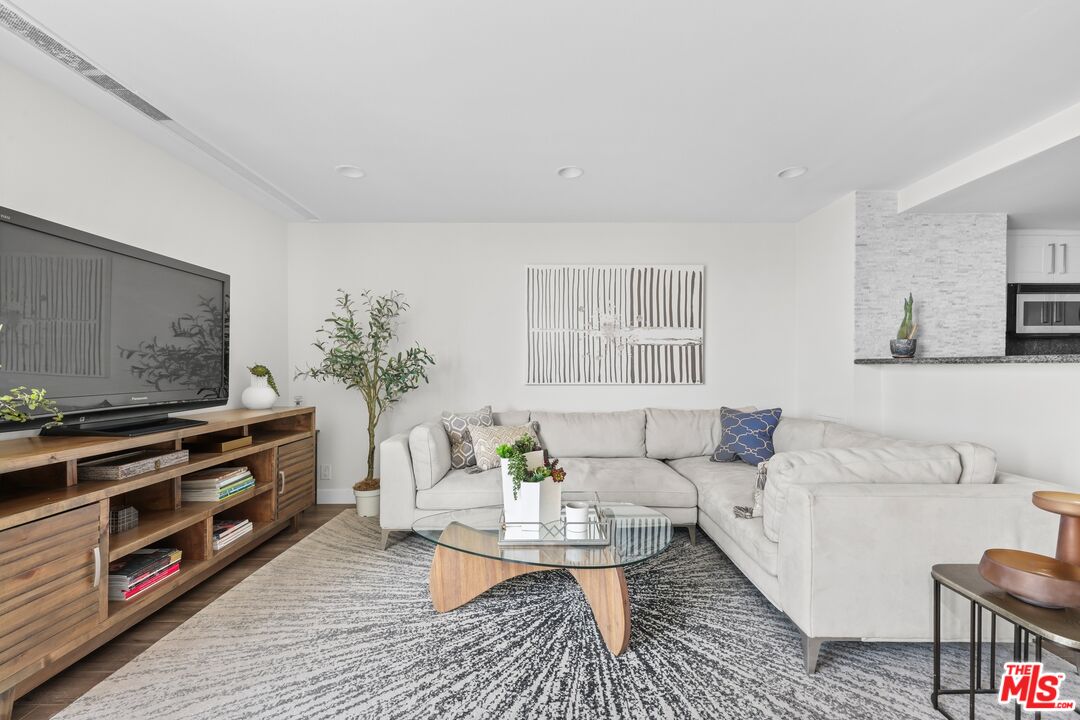 MLS #25546021 image #1