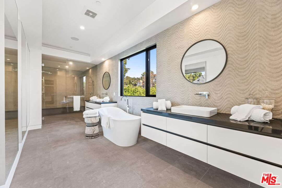 MLS #25546455 image #16