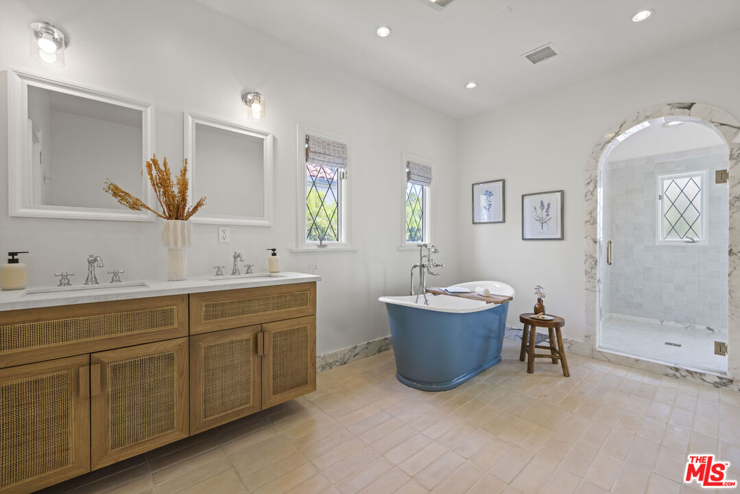 MLS #25547387 image #22