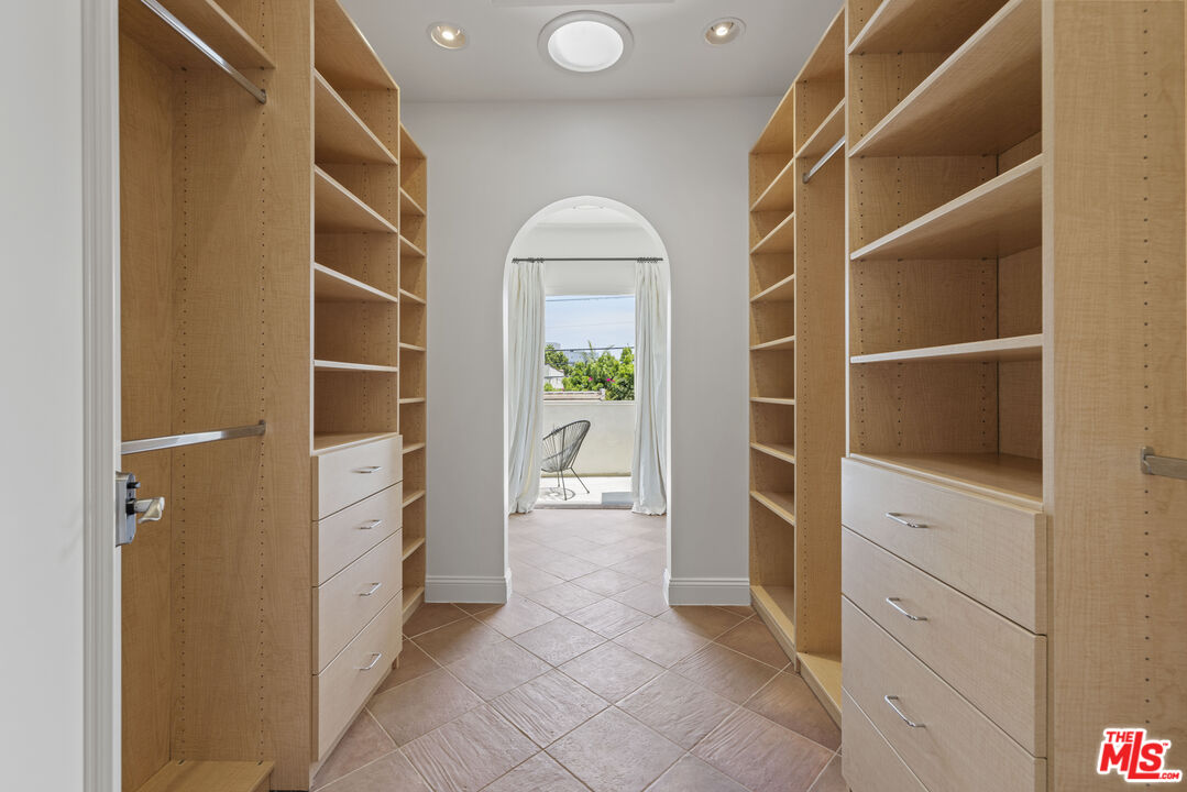 MLS #25547387 image #24