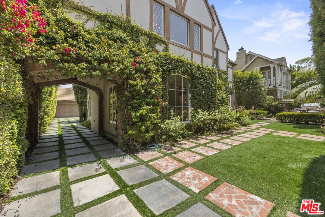 MLS #25547387 image #2