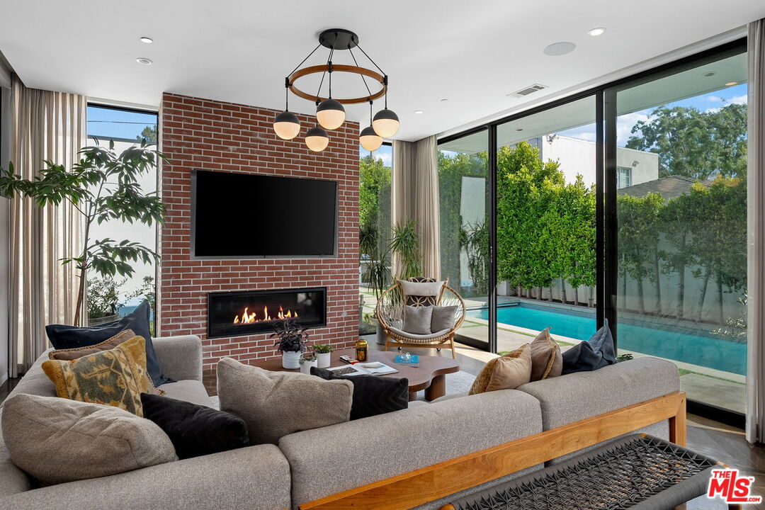 MLS #25547553 image #24