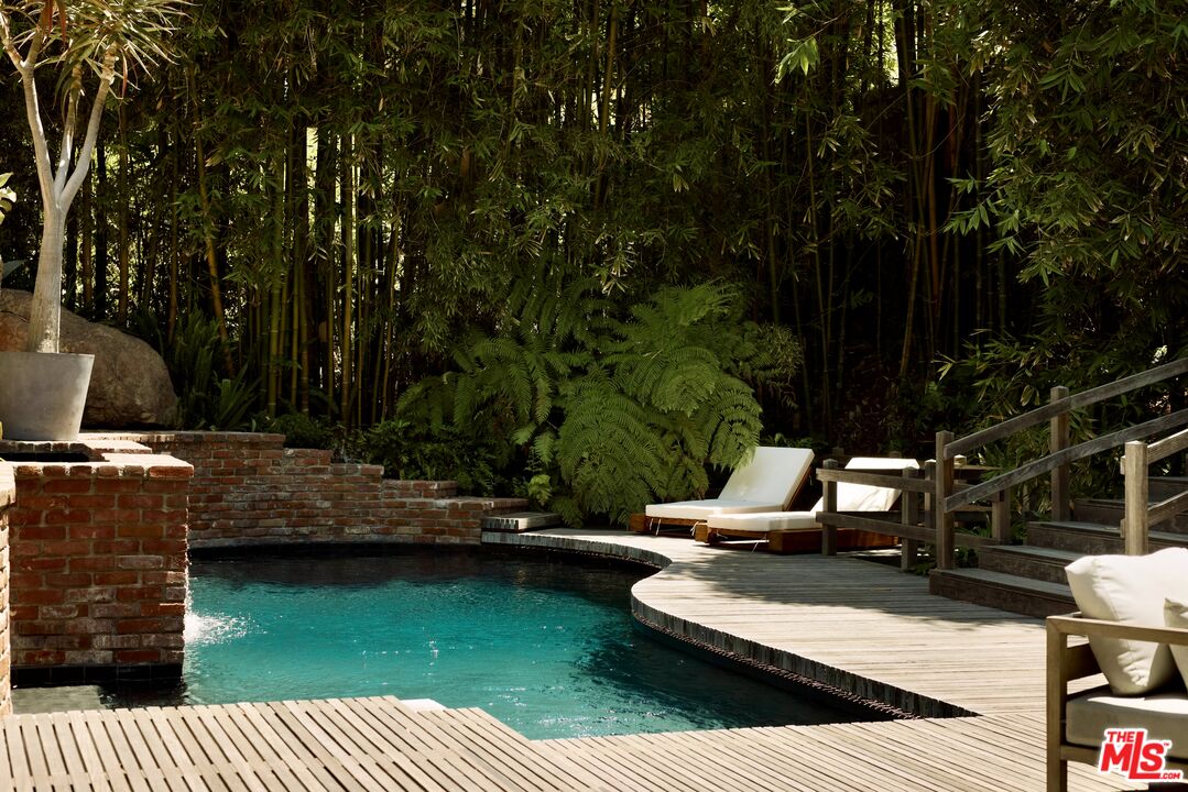 MLS #25550057 image #1