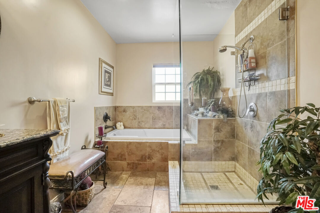 MLS #25550733 image #19