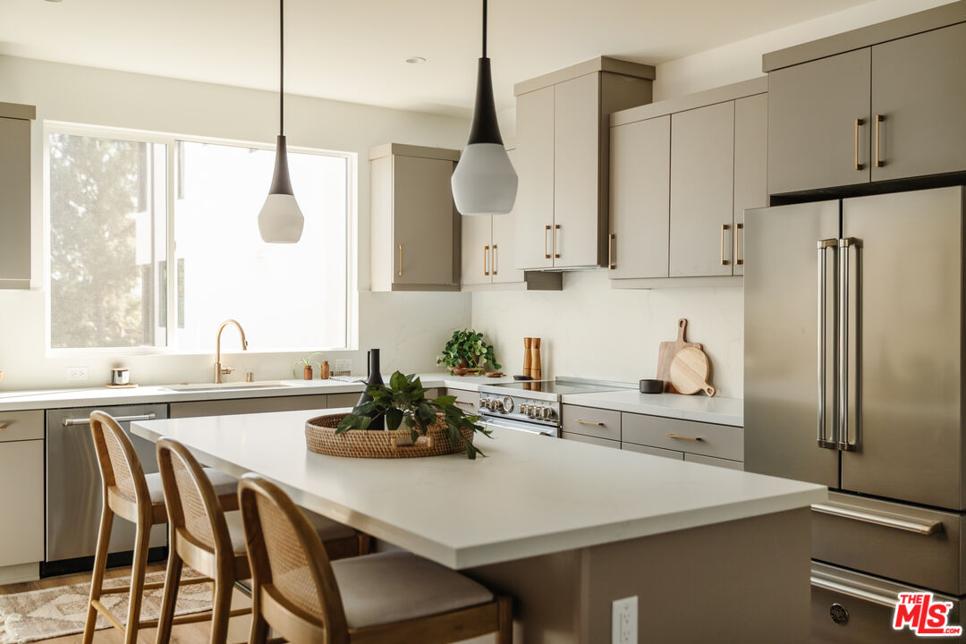 MLS #25552387 image #0