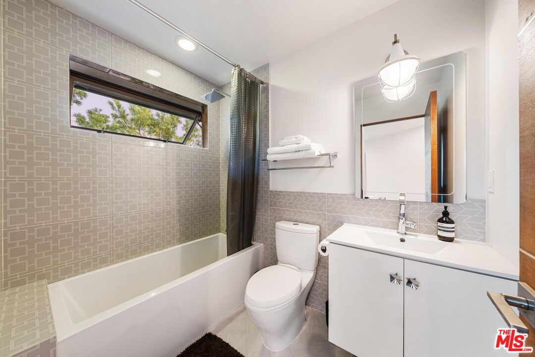 MLS #25552725 image #16