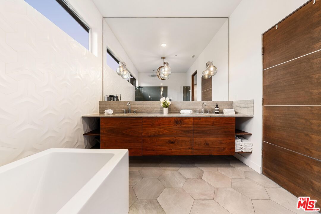 MLS #25552725 image #26