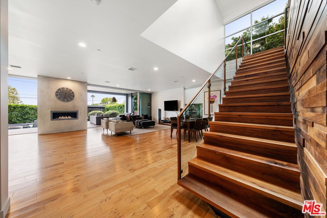 MLS #25552725 image #2