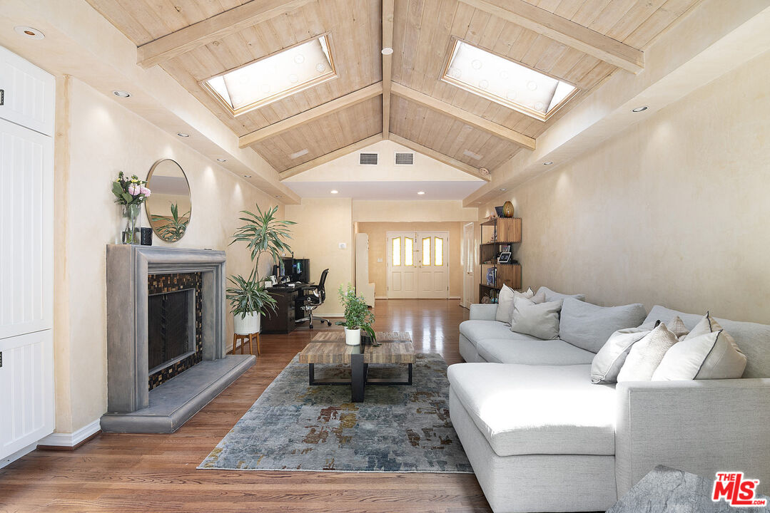 MLS #25552807 image #17