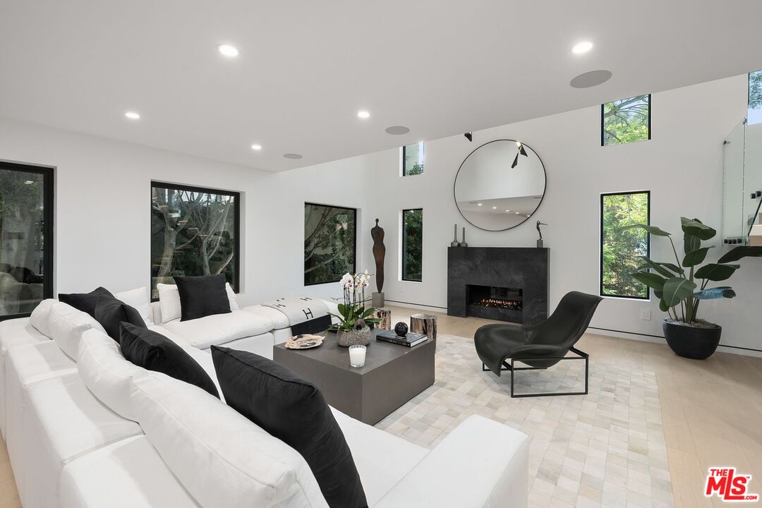 MLS #25552883 image #15