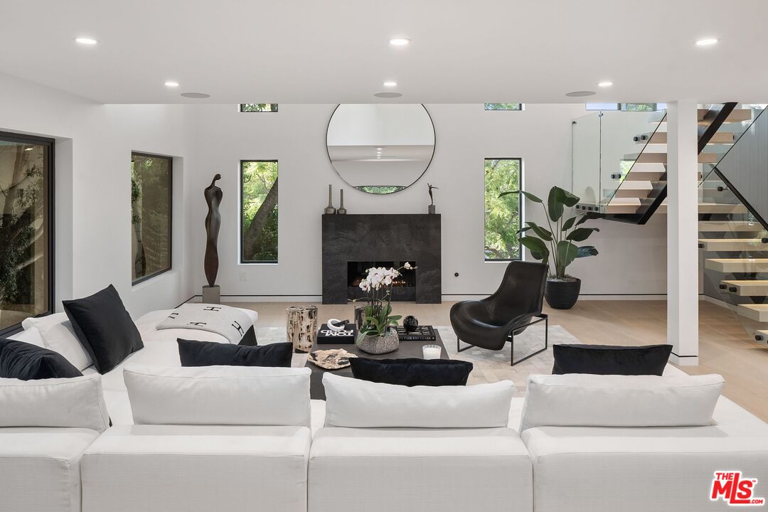 MLS #25552883 image #17