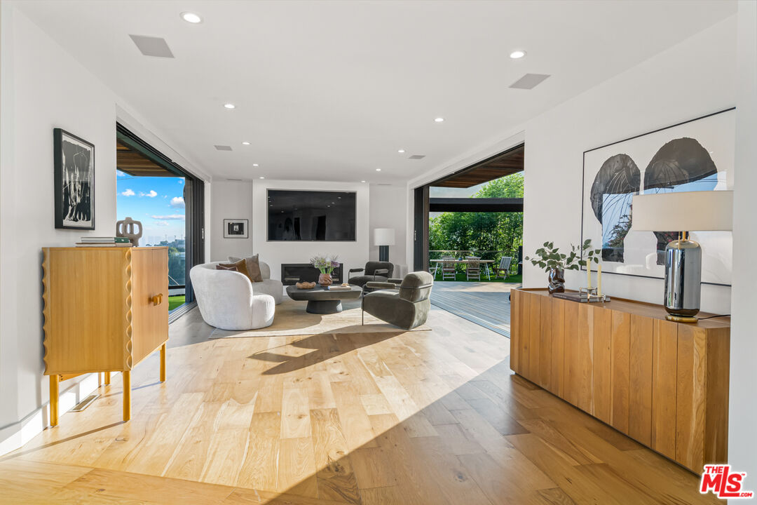 MLS #25552985 image #16