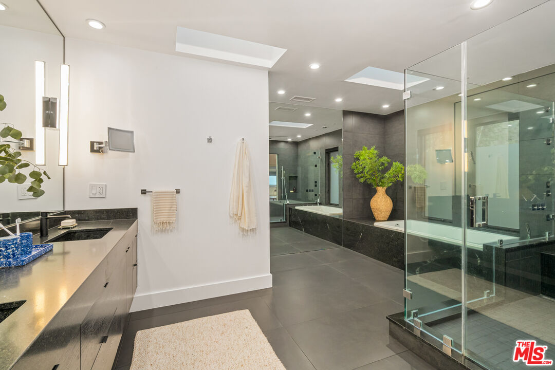 MLS #25552985 image #37