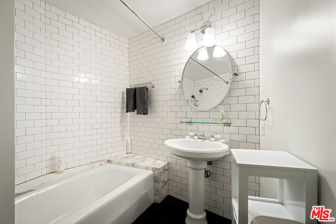 MLS #25552997 image #23