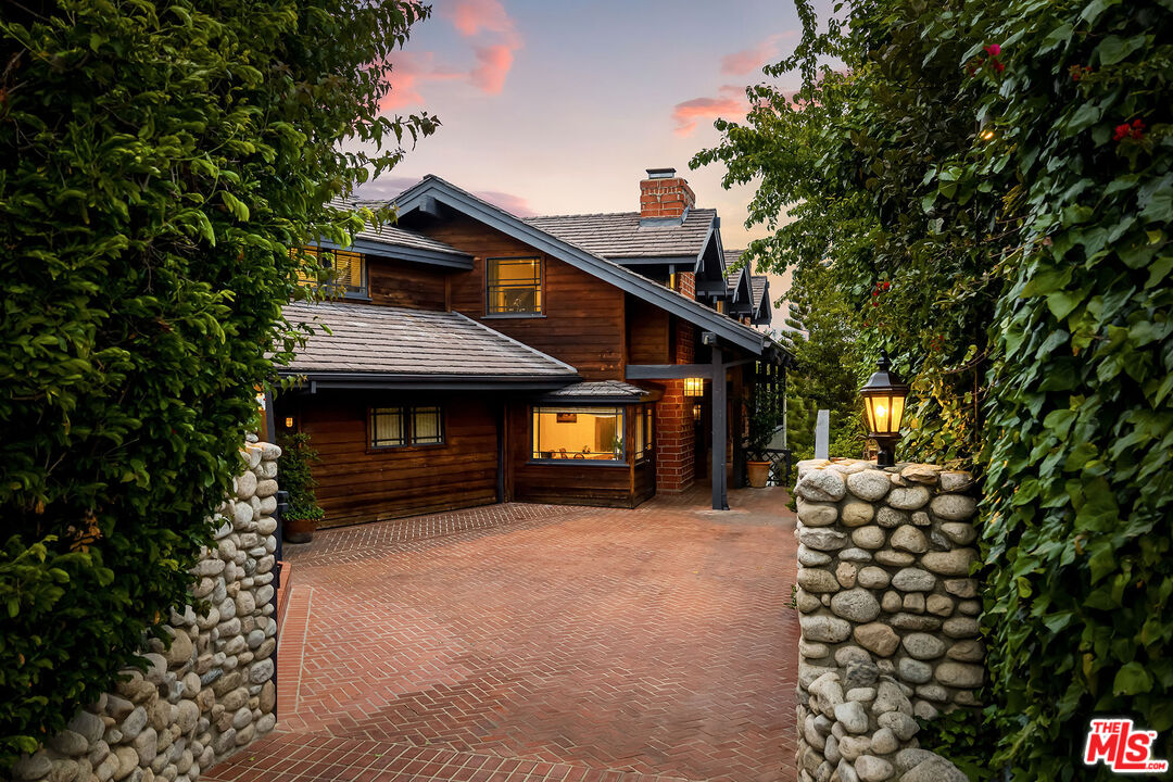 MLS #25552997 image #0