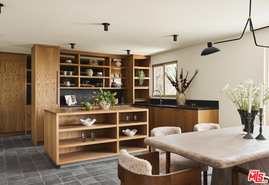 MLS #25553205 image #0