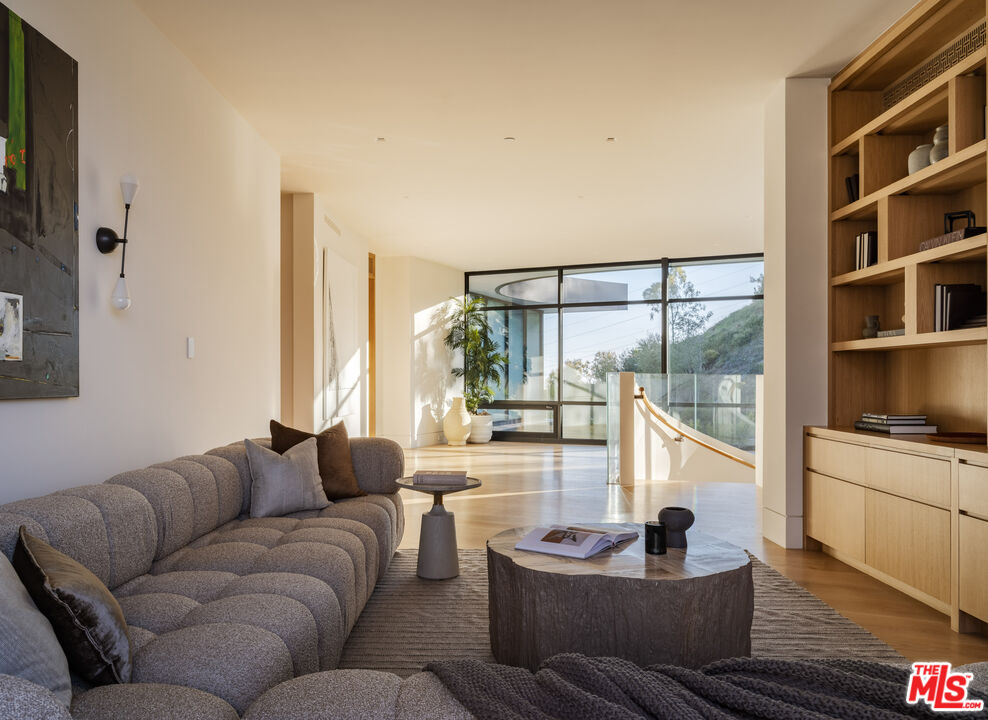 MLS #25554411 image #9