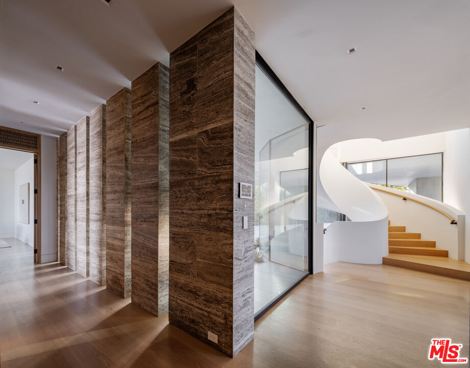 MLS #25554411 image #2