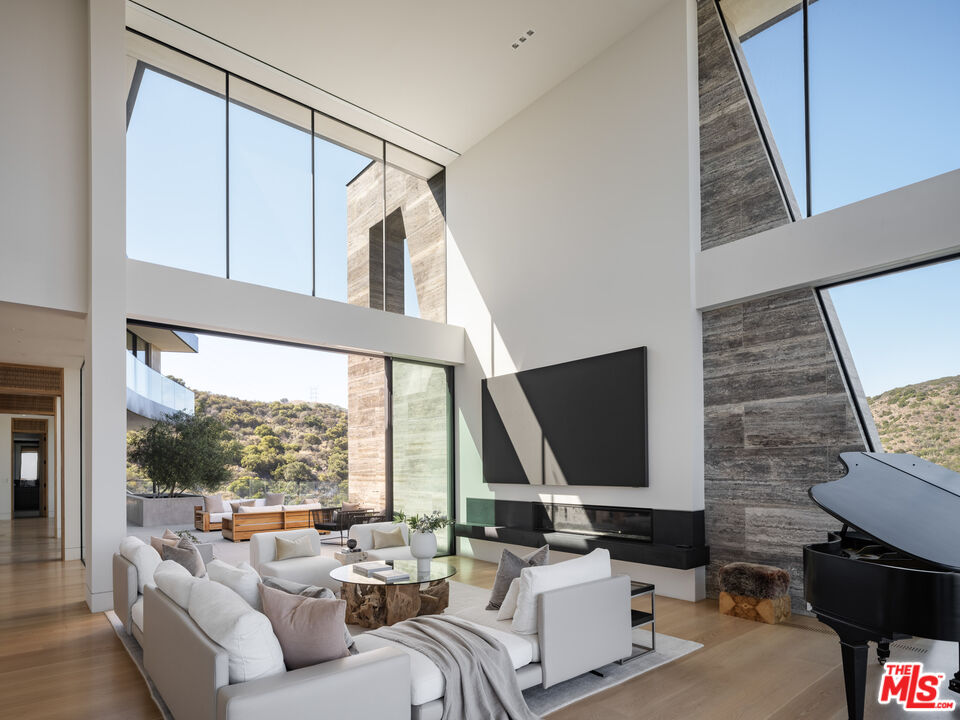 MLS #25554411 image #3