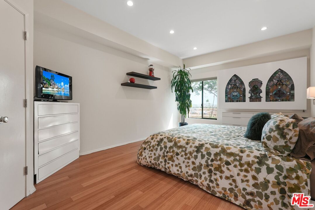 MLS #25554893 image #21