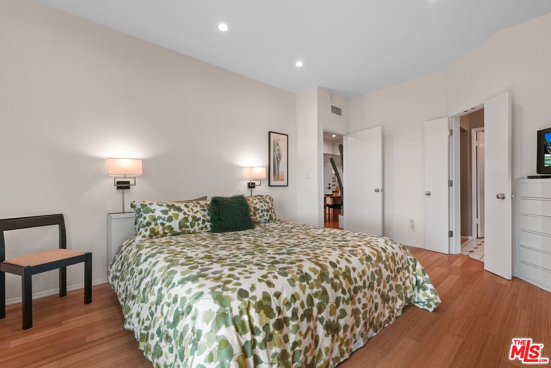 MLS #25554893 image #22