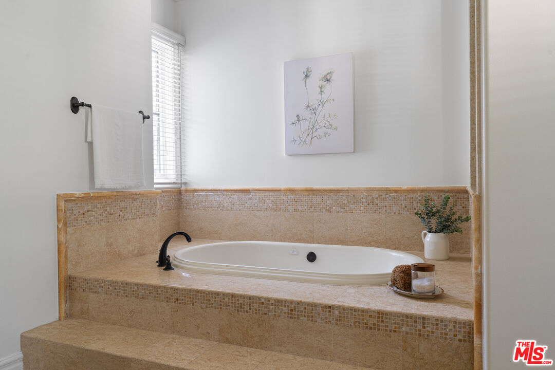 MLS #25554921 image #18