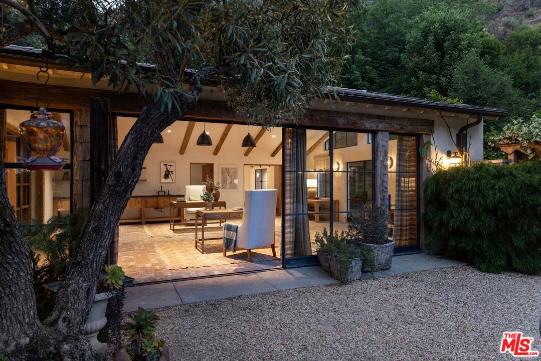 MLS #25555319 image #8