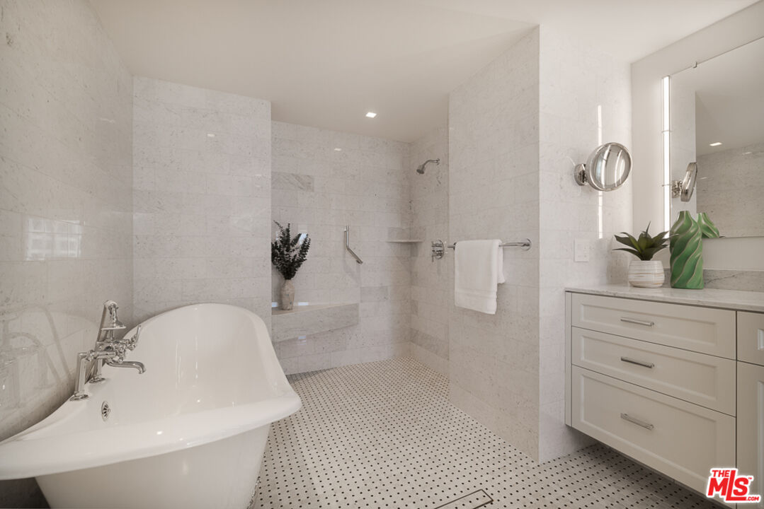 MLS #25555613 image #17