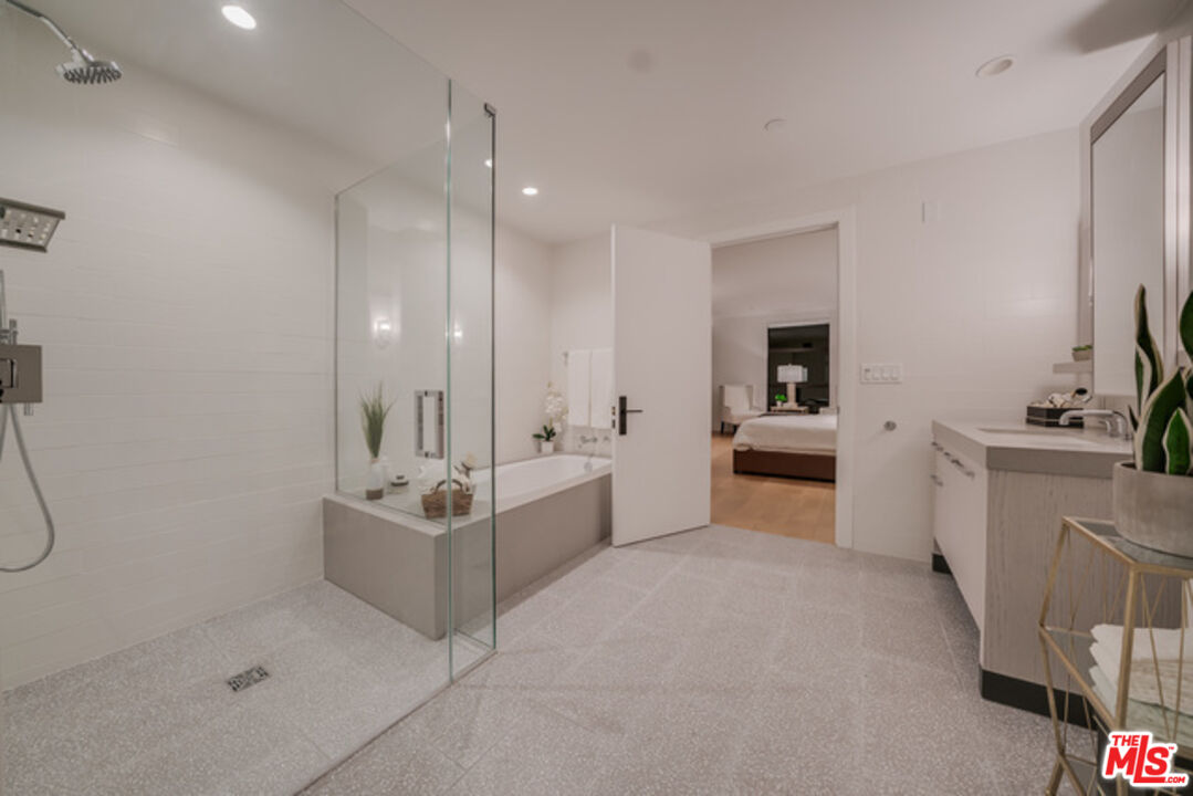 MLS #25555743 image #21