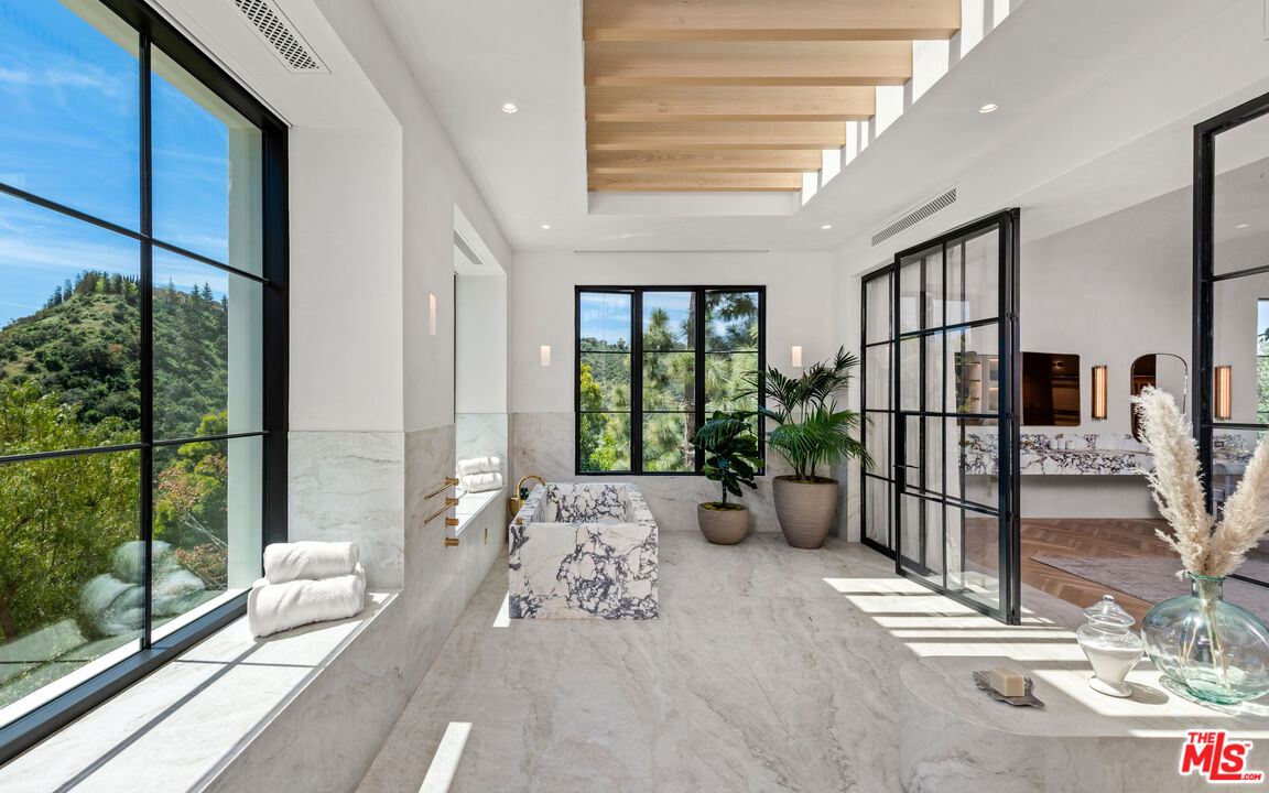 MLS #25555899 image #14