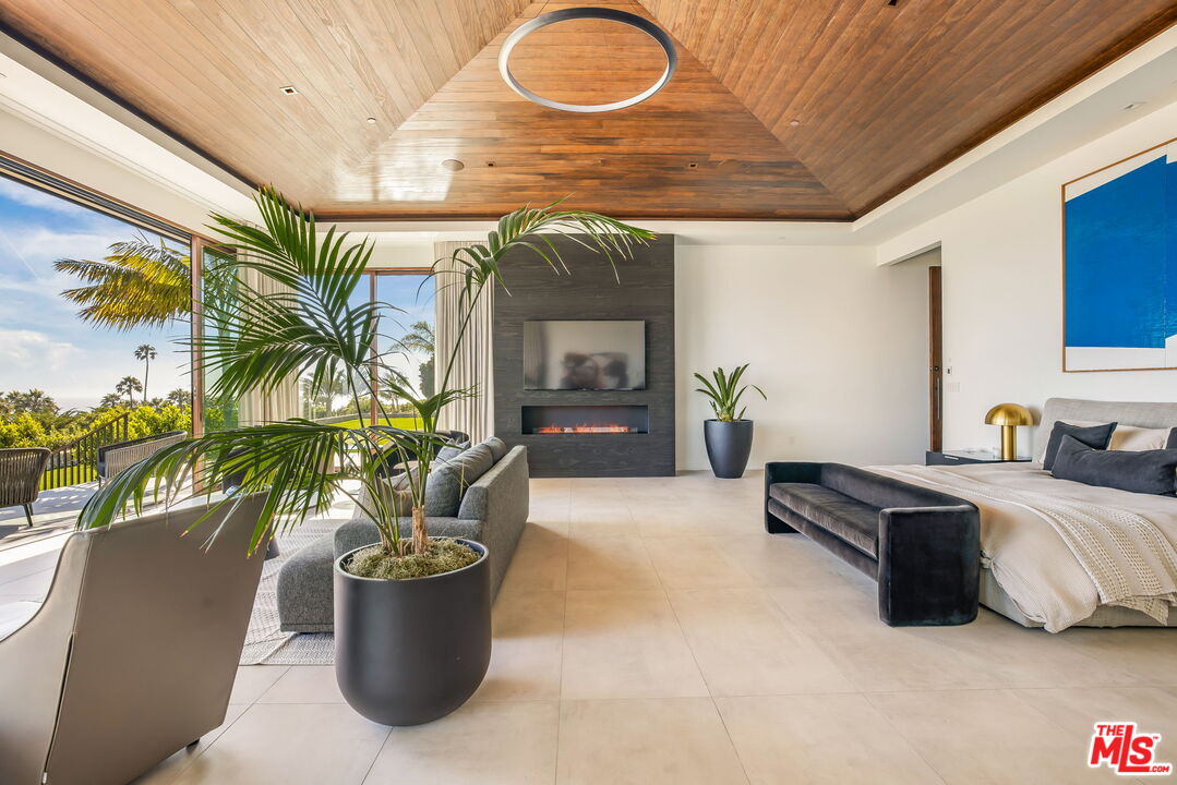 MLS #25556027 image #20