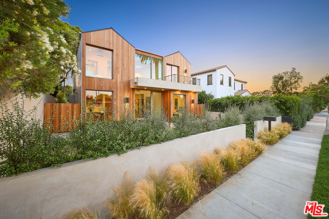 MLS #25556605 image #0