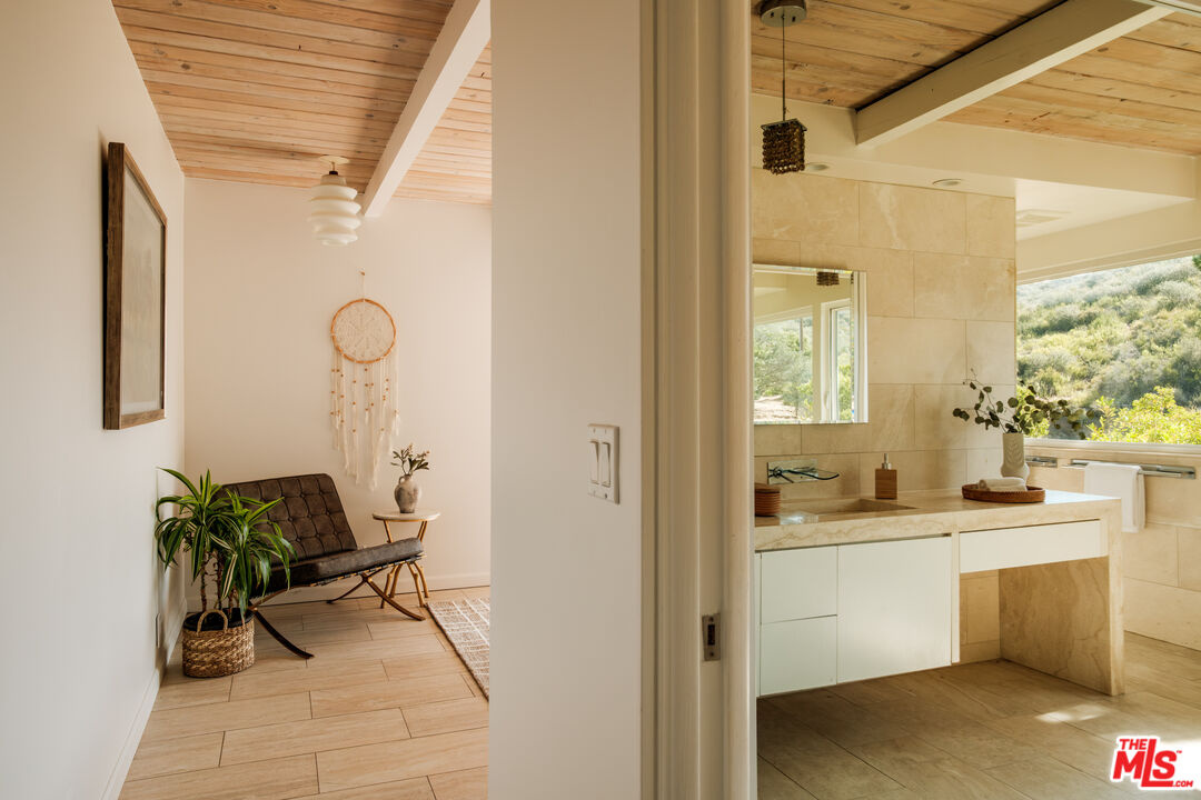 MLS #25557215 image #33