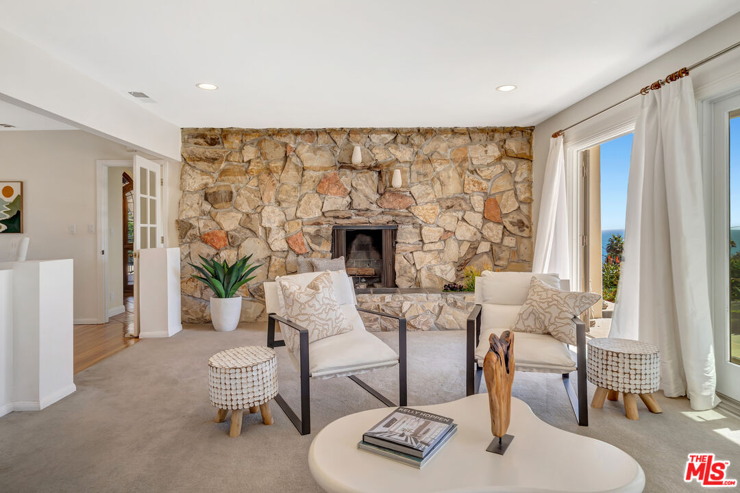 MLS #25557637 image #17