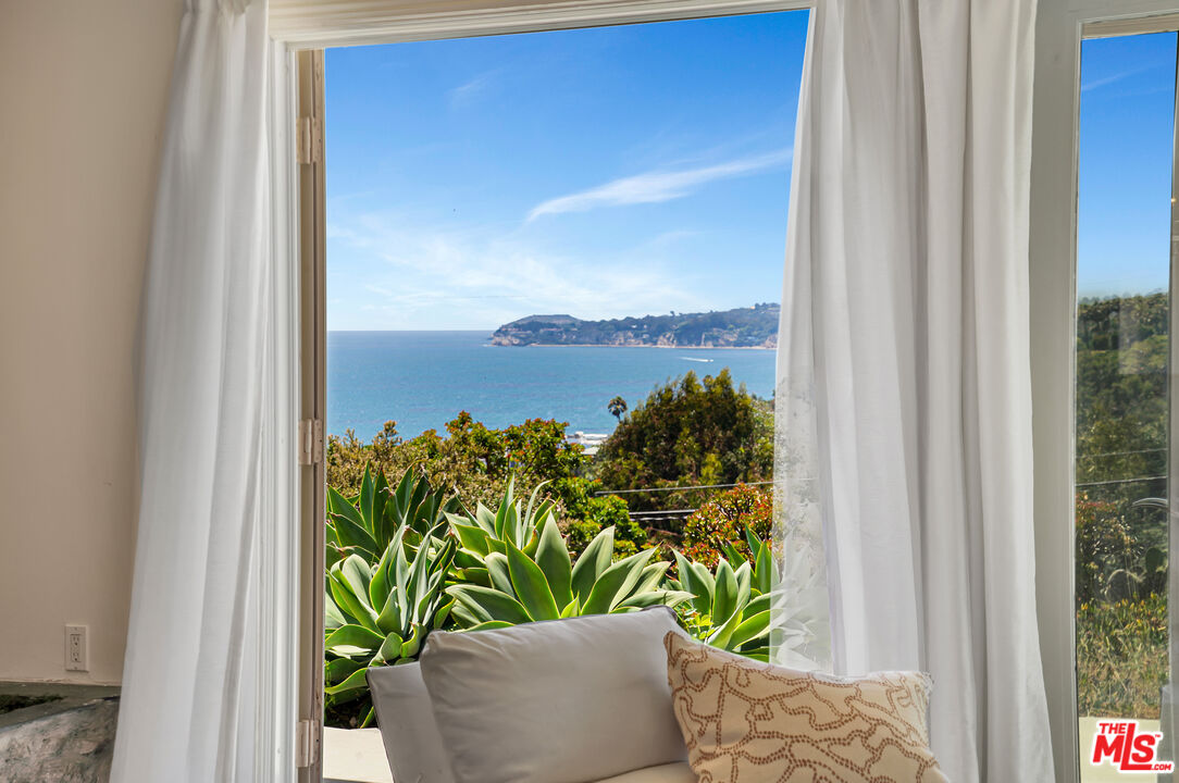 MLS #25557637 image #2