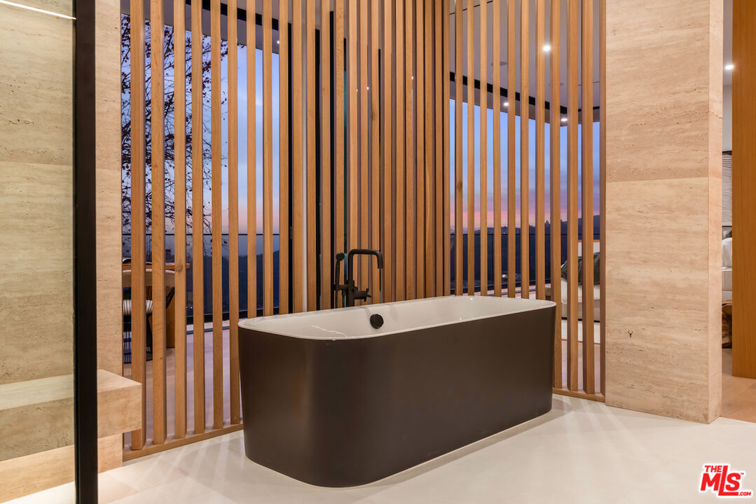 MLS #25557711 image #23