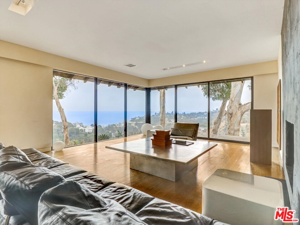 MLS #25557935 image #0