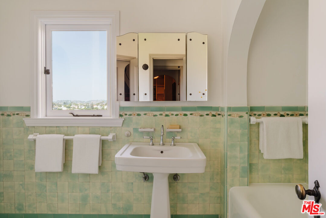 MLS #25558609 image #35