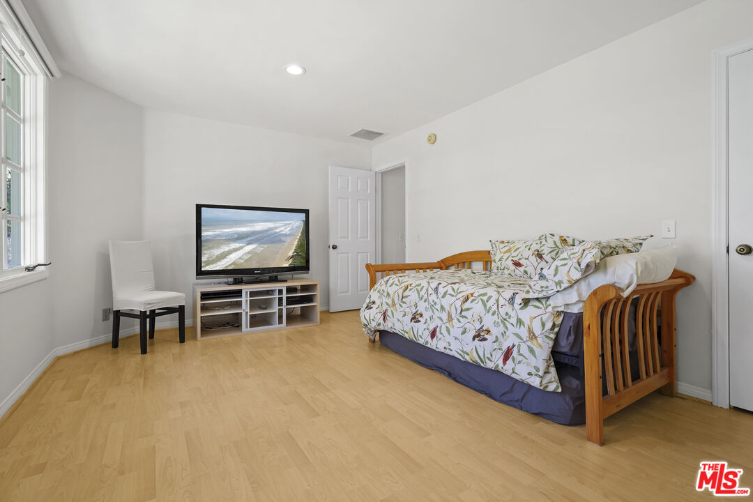 MLS #25559067 image #22