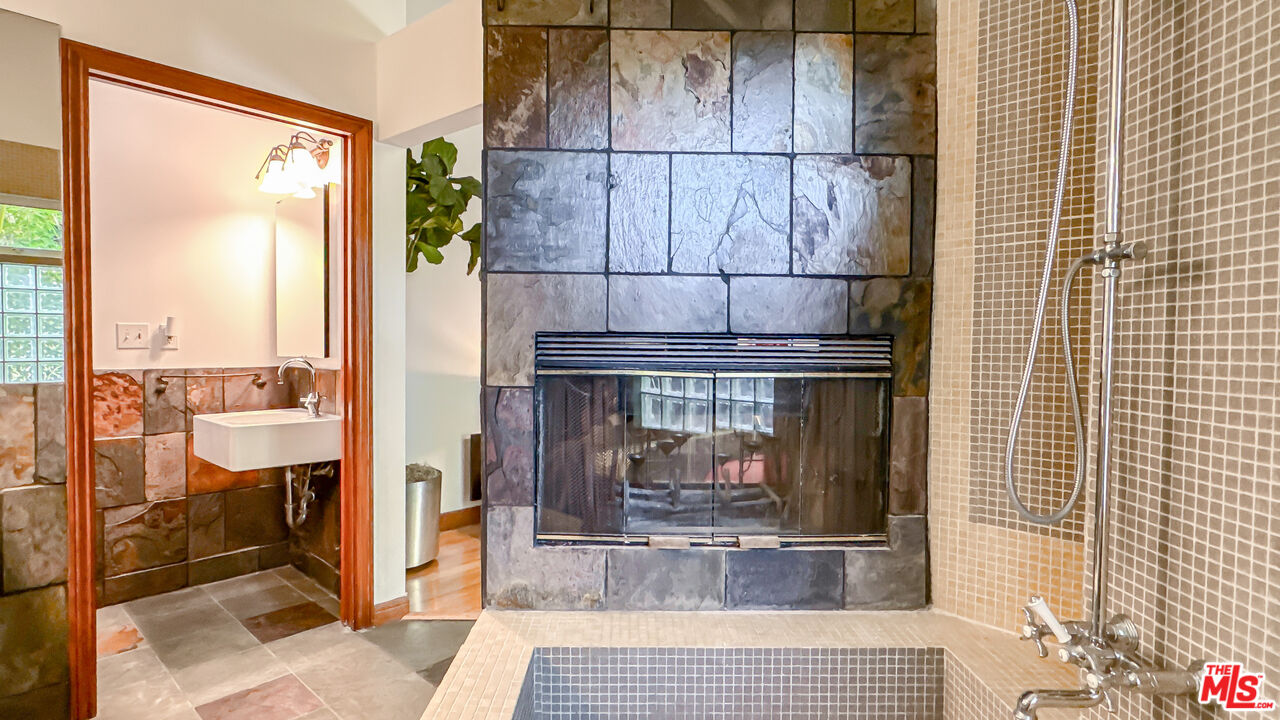 MLS #25559449 image #21