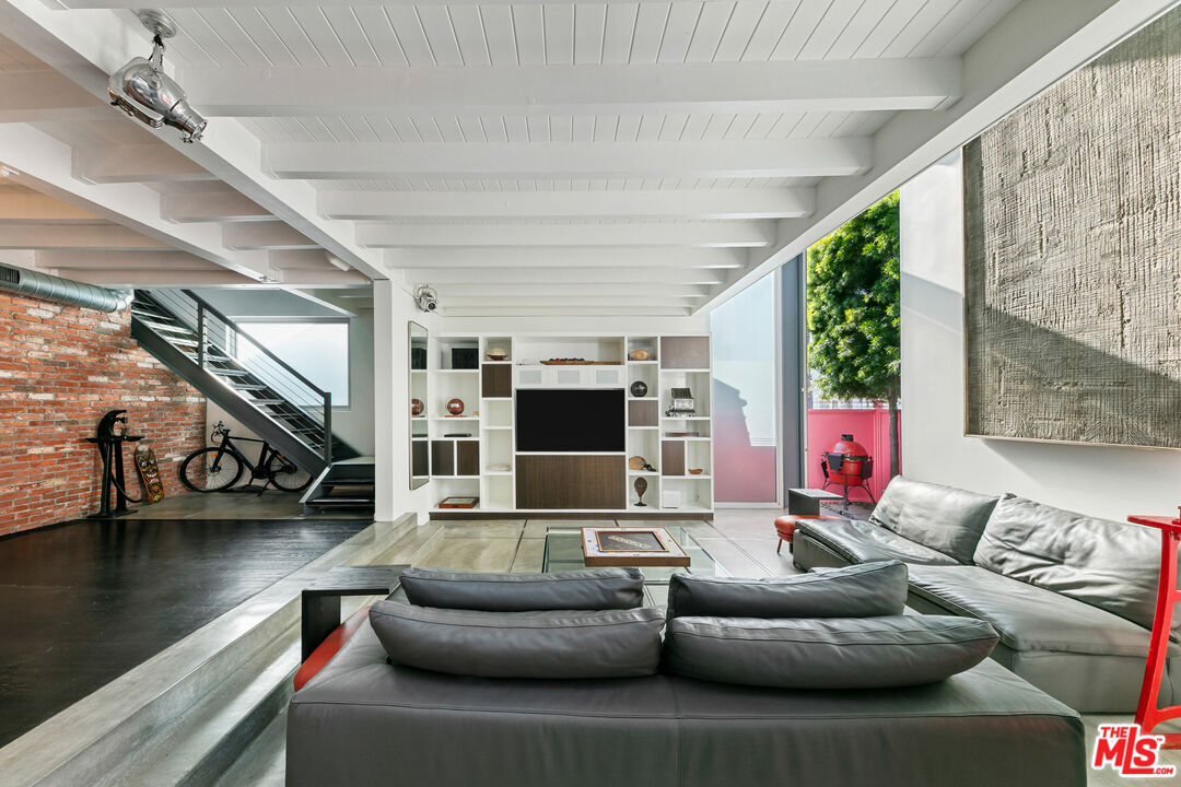 MLS #25559631 image #16