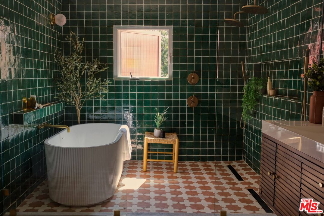 MLS #25560413 image #19