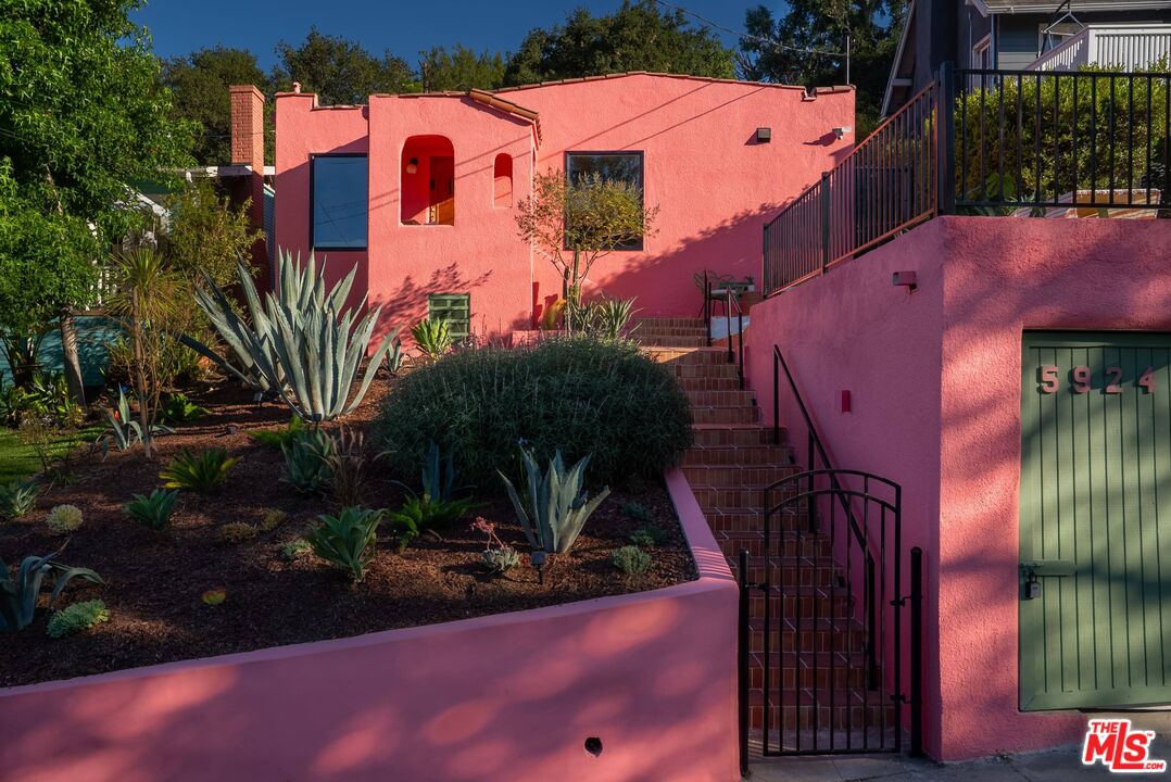 MLS #25560413 image #0