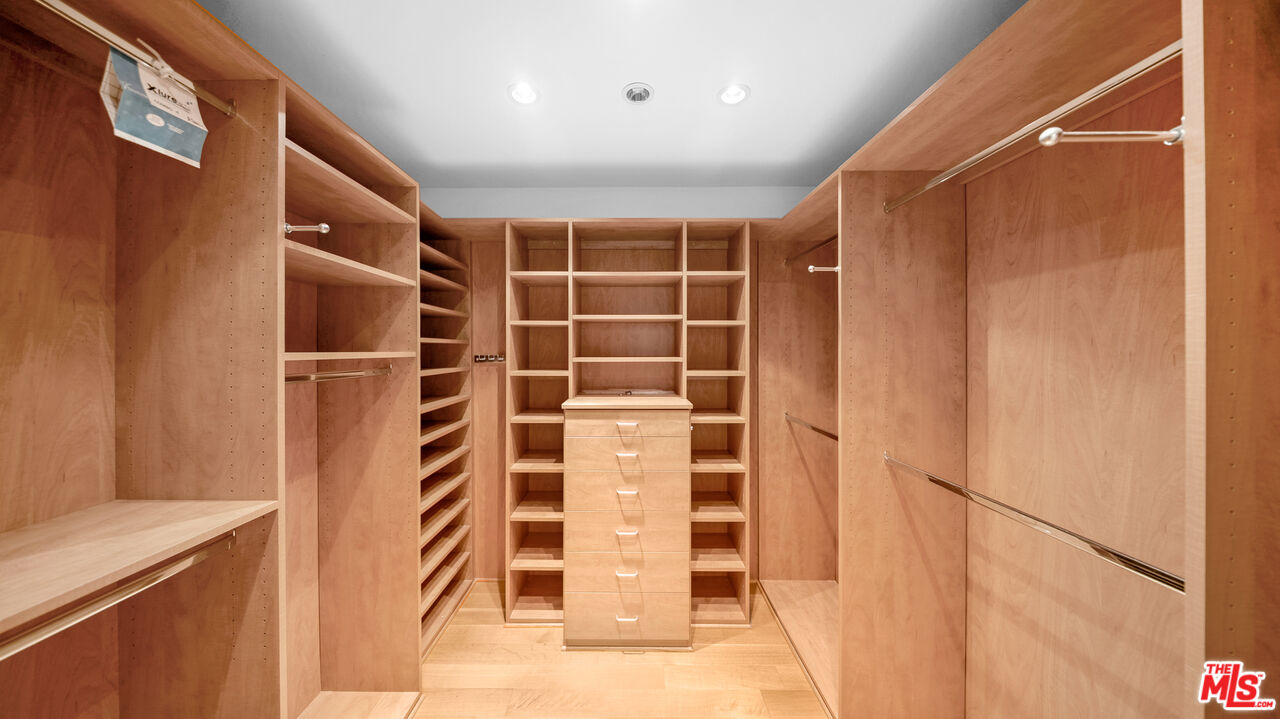 MLS #25560453 image #21