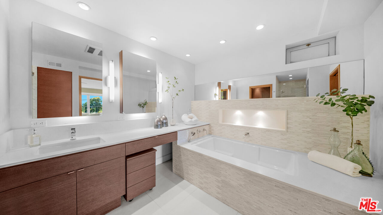 MLS #25560453 image #23