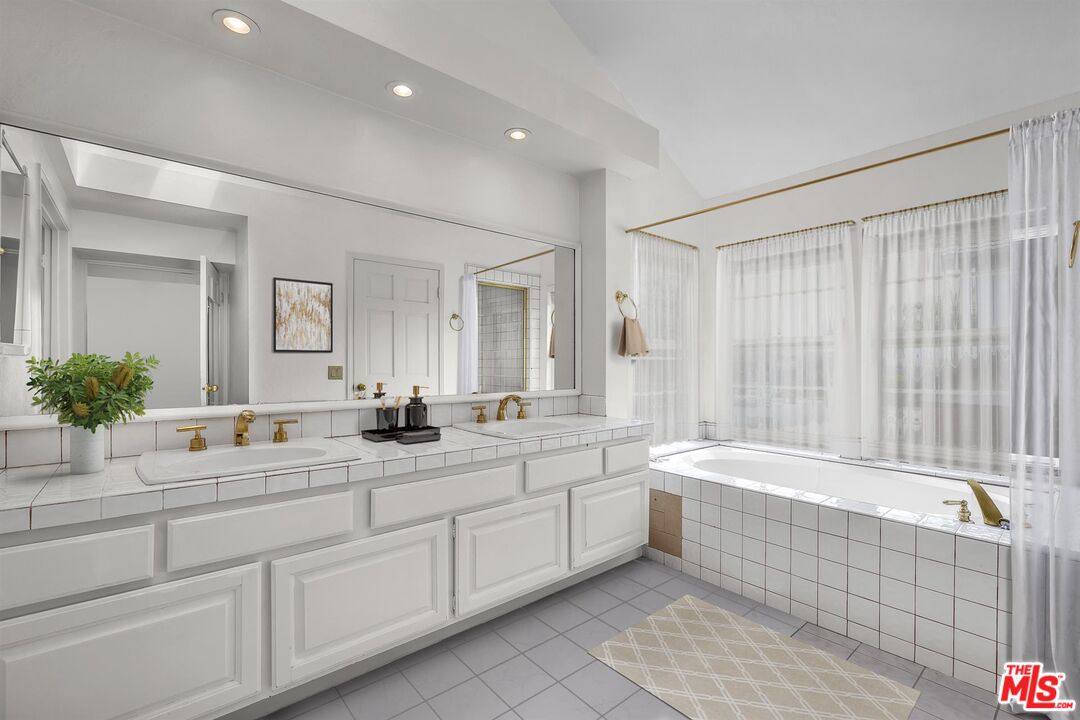 MLS #25561105 image #15