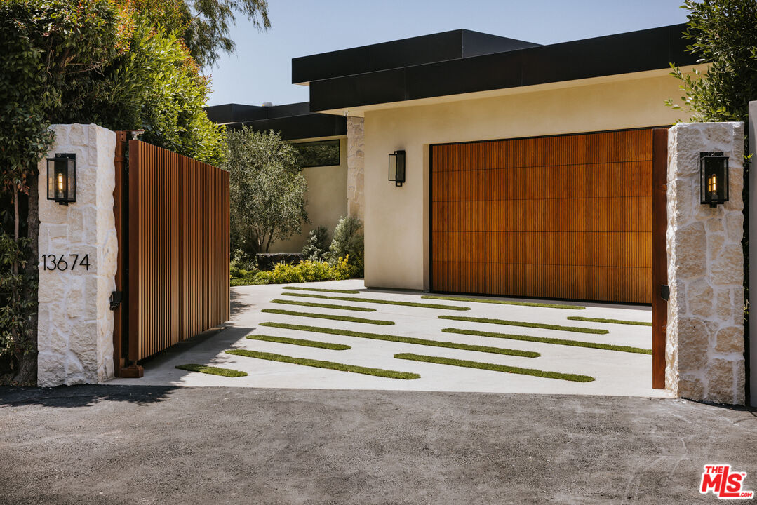 MLS #25561221 image #0