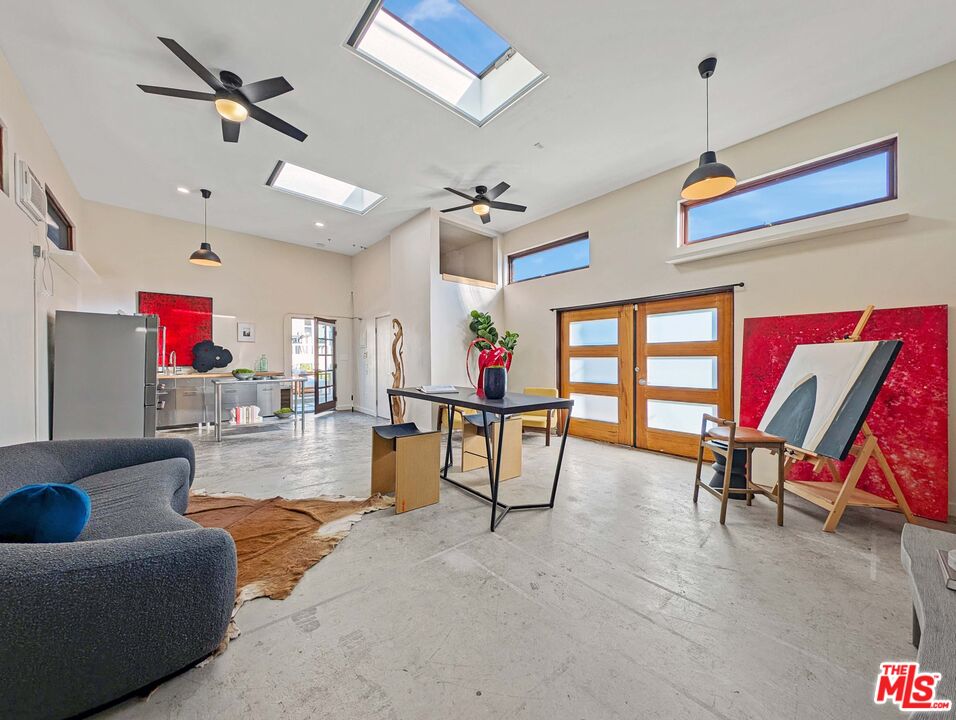 MLS #25561905 image #0